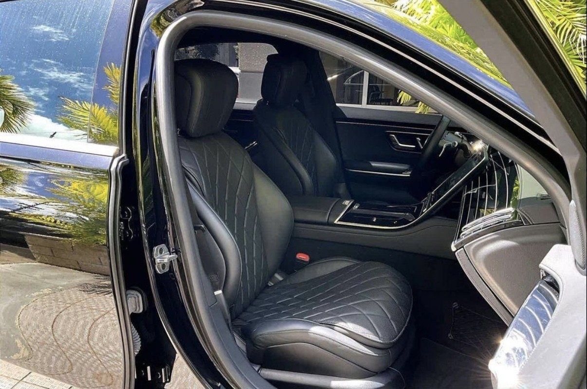 Actual S580 rear seat in diamond-quilted black leather, viewed through open rear door